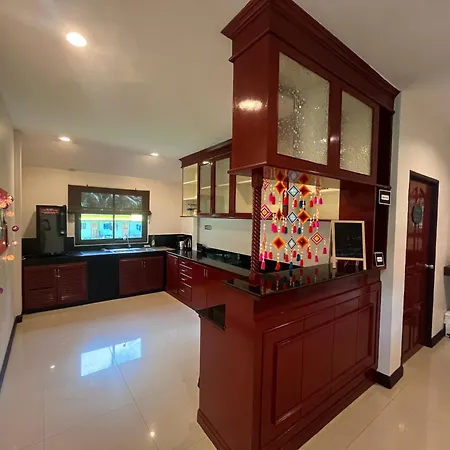 Purple House - Female Only Boutique Hostel-3